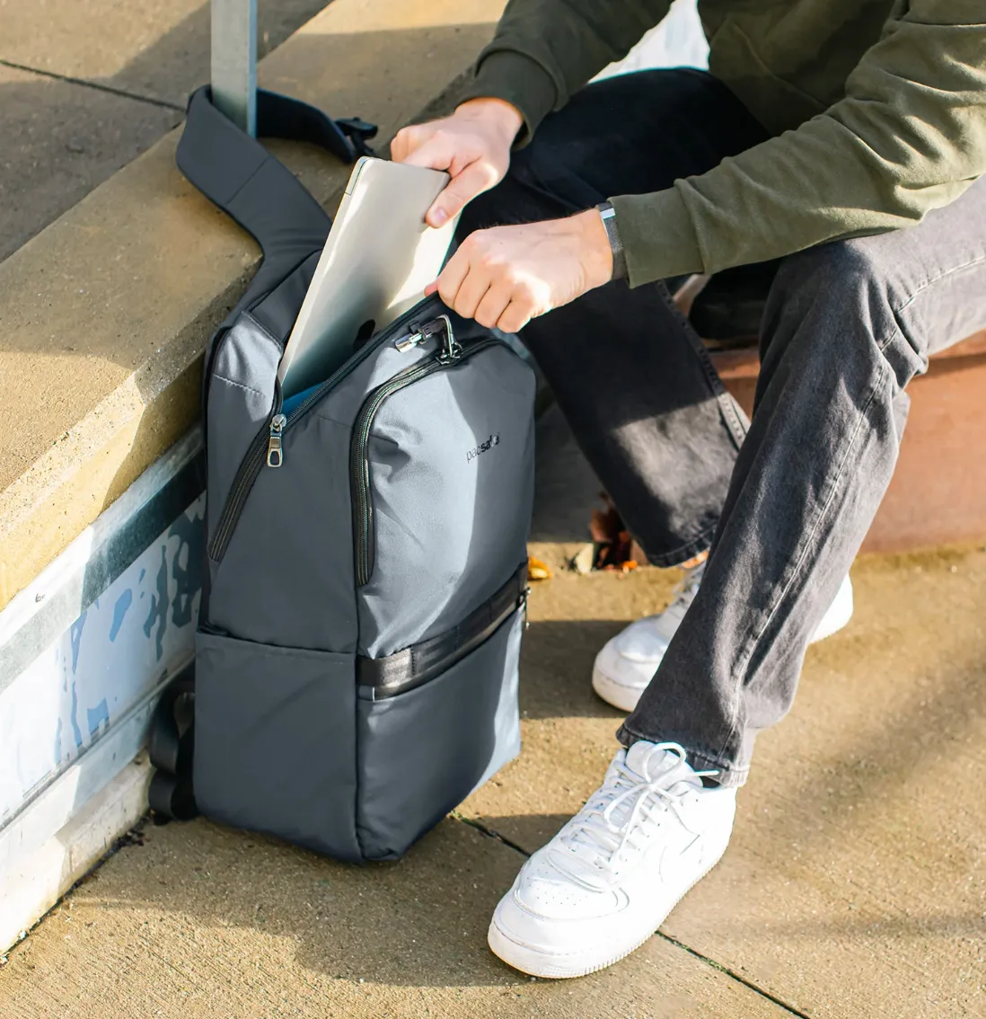 Pacsafe Metrosafe X Anti-Theft 25L Backpack