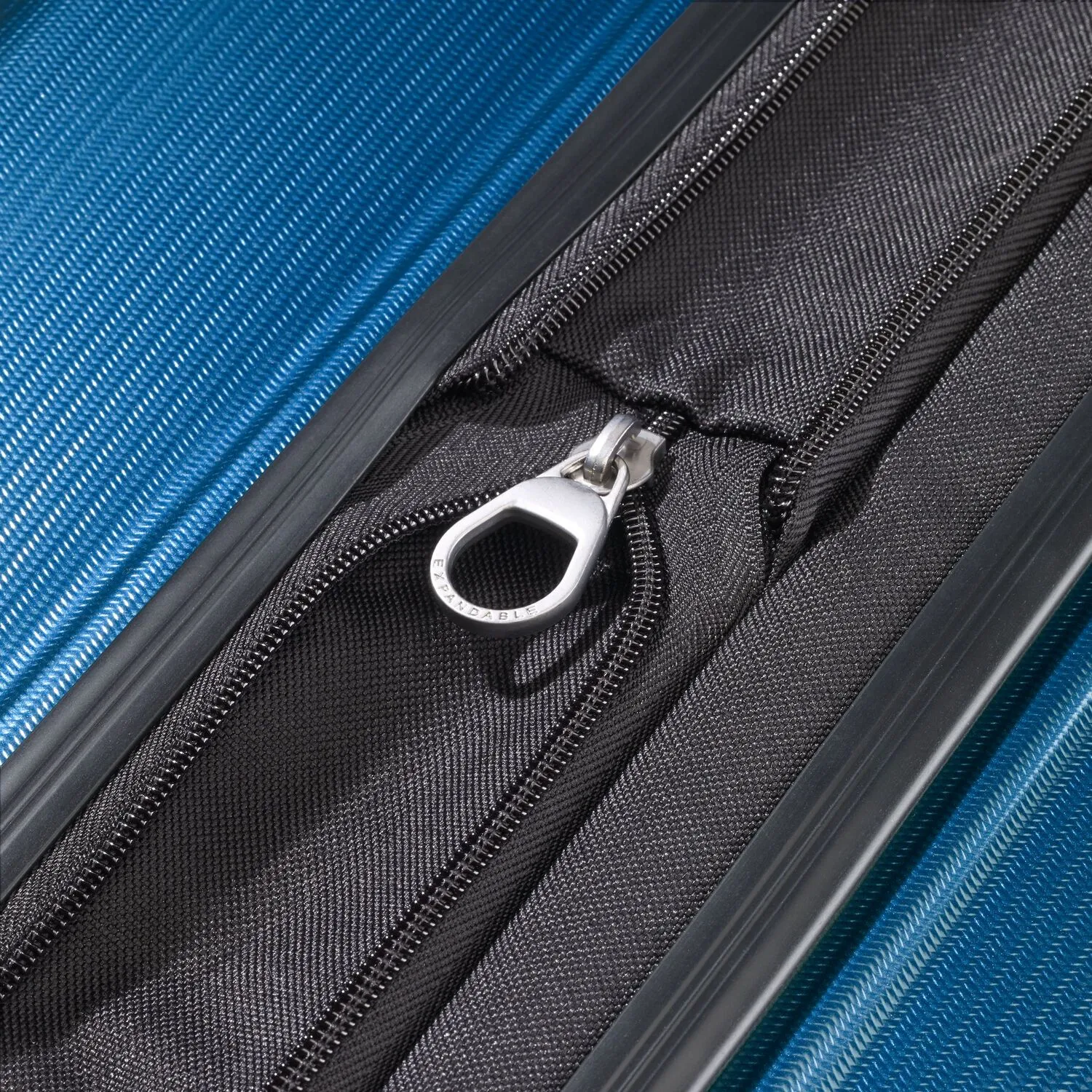 Samsonite Winfield NXT Spinner Large Expandable Luggage