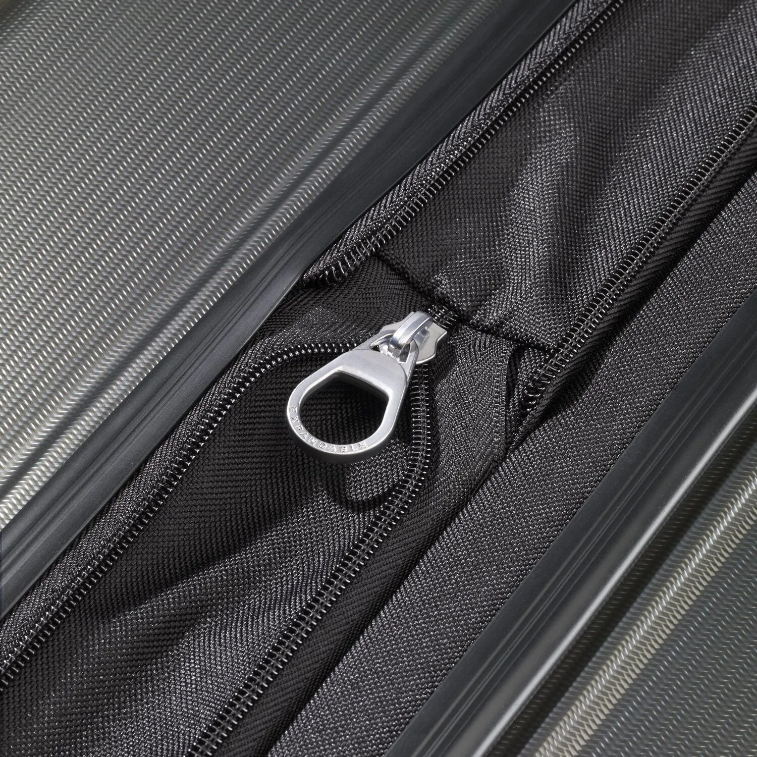 Samsonite Winfield NXT Spinner Large Expandable Luggage