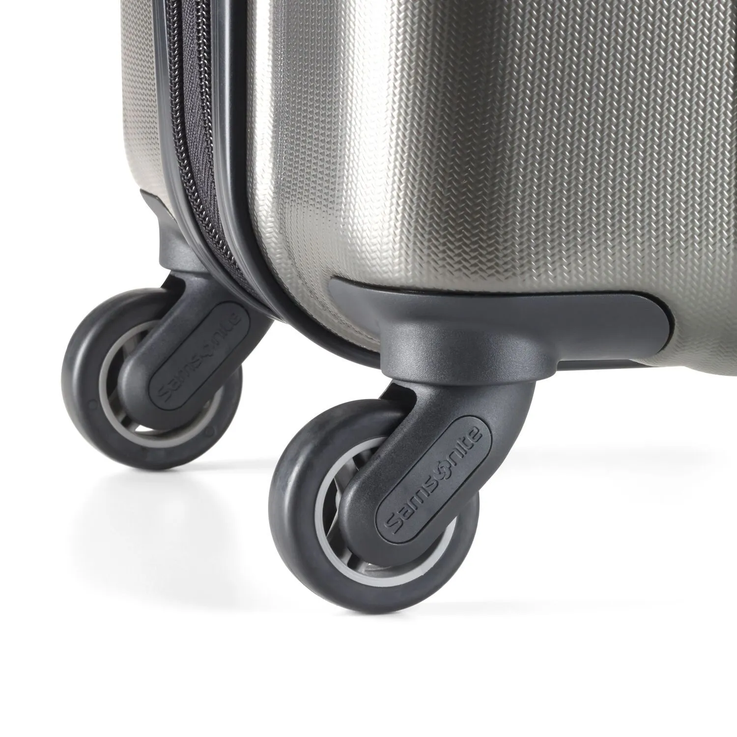 Samsonite Winfield NXT Spinner Large Expandable Luggage