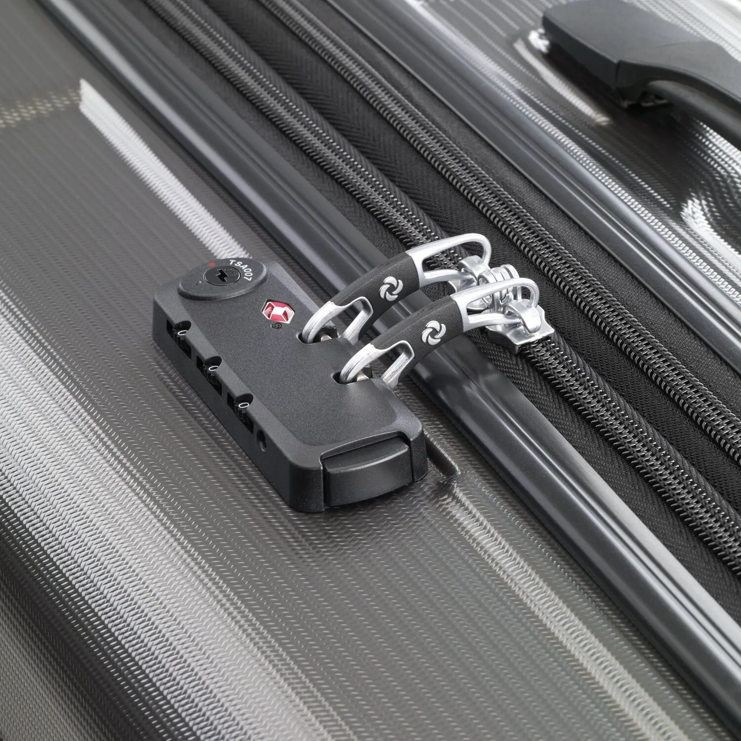 Samsonite Winfield NXT Spinner Large Expandable Luggage