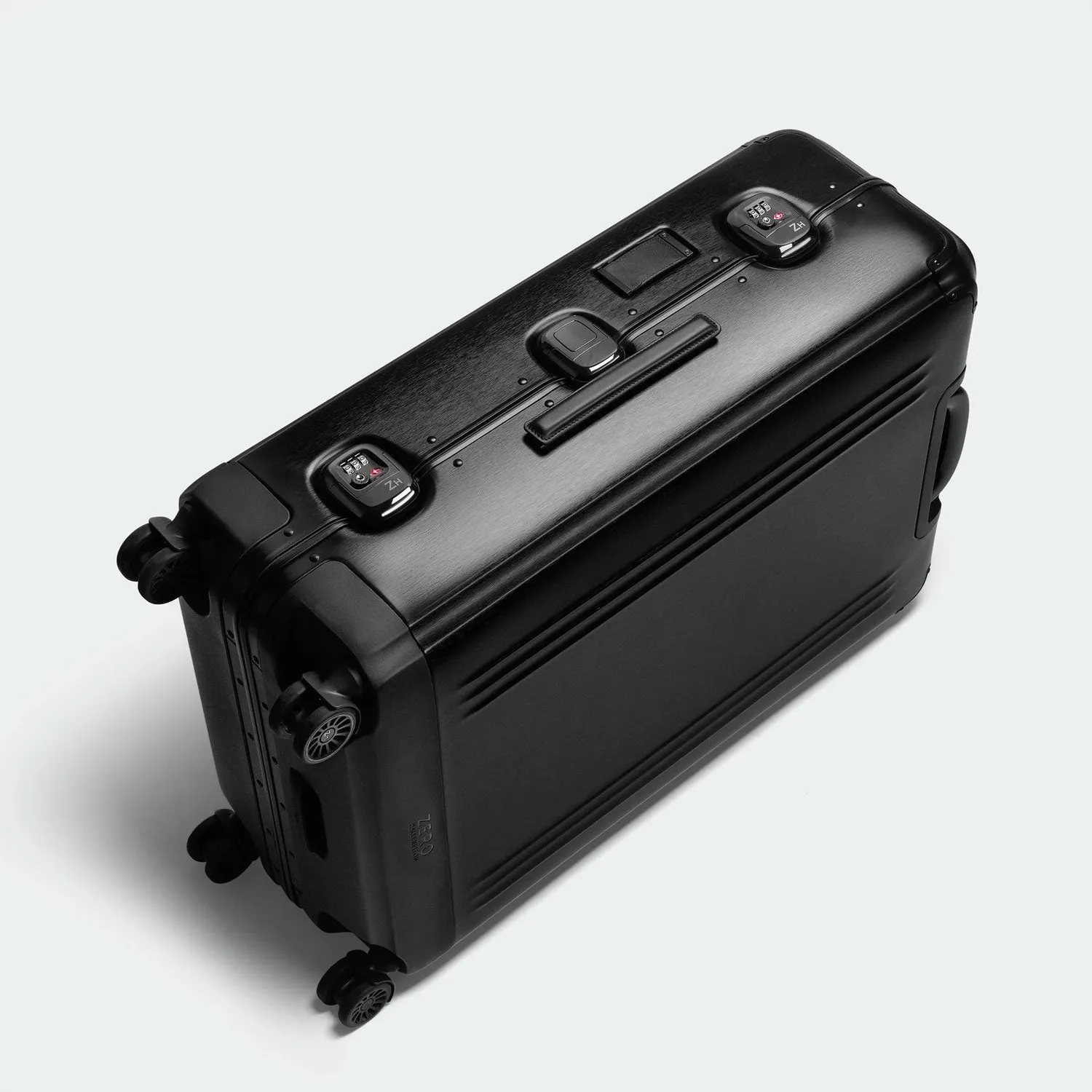 Zero Halliburton Pursuit Aluminum Large Travel Case