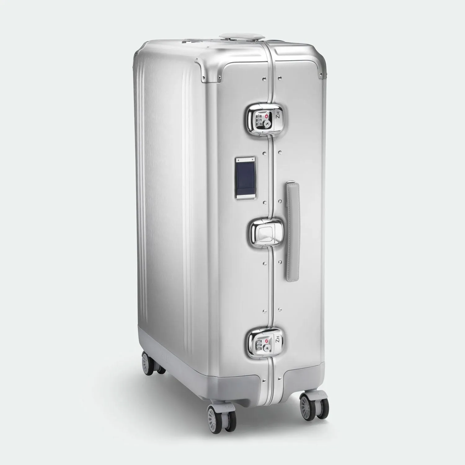 Zero Halliburton Pursuit Aluminum Large Travel Case